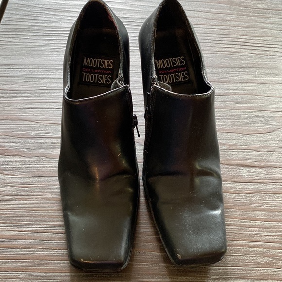 Mootsies Tootsies collection black square toed booties in size 7. - Picture 2 of 9